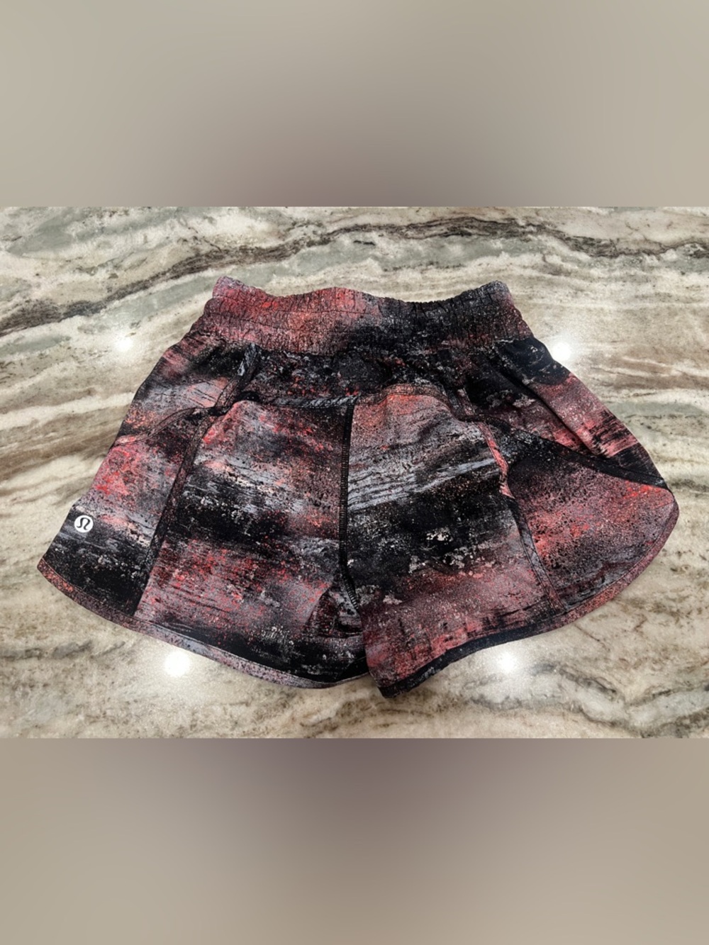 RARE lululemon athletica Tracker Short V* 4” Shorts LIKE NEW Sz 4 - Picture 4 of 8